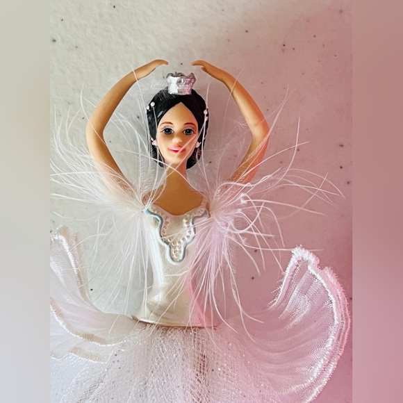 Barbie as the swan queen in swan lake ornament - Picture 6 of 12